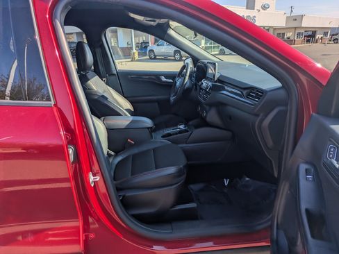 Certified 2025 Ford Escape ST-Line Elite image 33