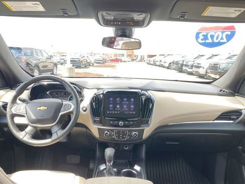 Used 2023 Chevrolet Traverse LT image 19