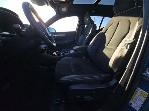 Certified 2025 Volvo XC40 B5 Plus image 5