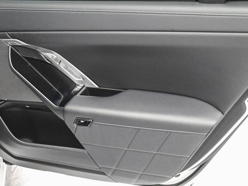 Used 2023 BMW 760i xDrive image 18