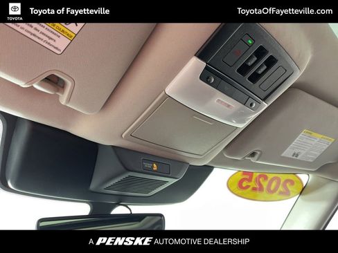 Used 2025 Nissan Pathfinder Platinum image 28