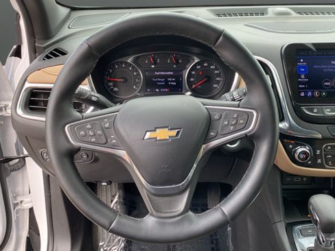 Used 2023 Chevrolet Equinox Premier AWD/4WD image 16