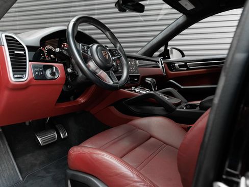 Certified 2022 Porsche Cayenne GTS AWD/4WD image 4