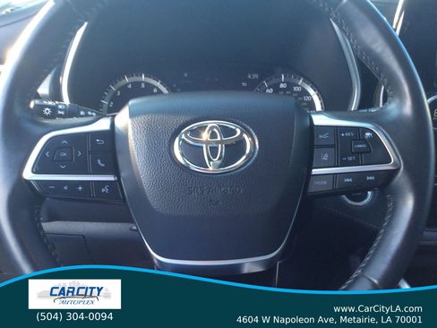 Used 2021 Toyota Highlander XLE image 16