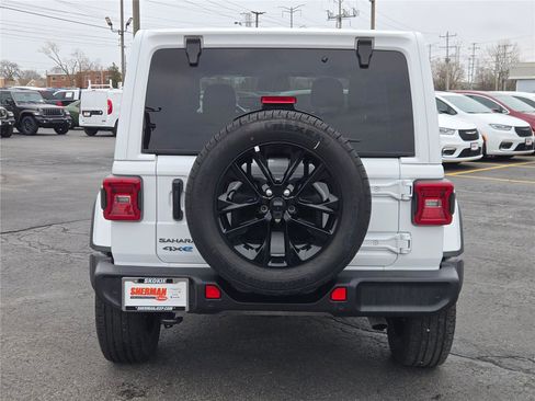 Certified 2025 Jeep Wrangler Unlimited Sahara w/ Safety Group AWD/4WD image 15