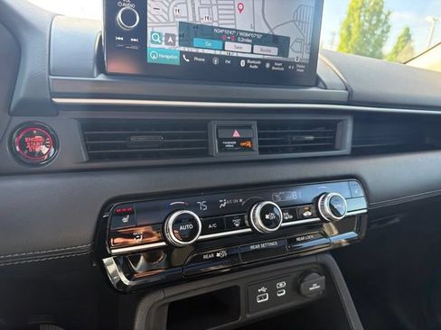 Used 2025 Honda Pilot Touring image 18