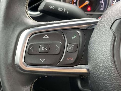Used 2018 Jeep Wrangler Unlimited Sahara AWD/4WD image 19