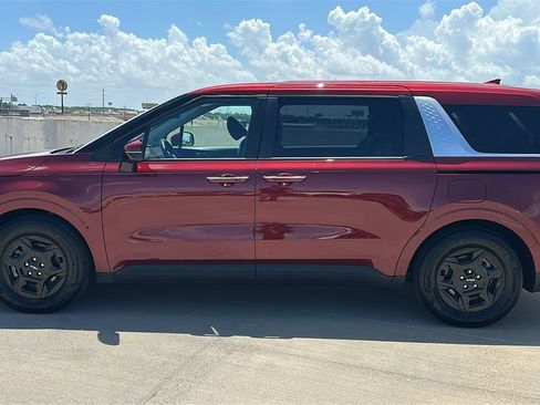 Used 2026 Kia Carnival FWD image 9