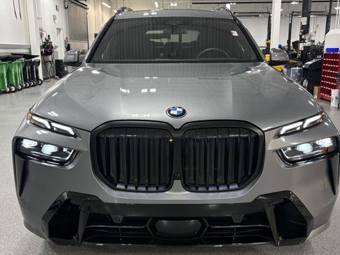 Certified 2026 BMW X7 xDrive40i w/ M Sport Package AWD/4WD image 3