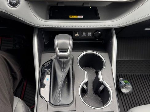 Used 2023 Toyota Highlander XLE image 18