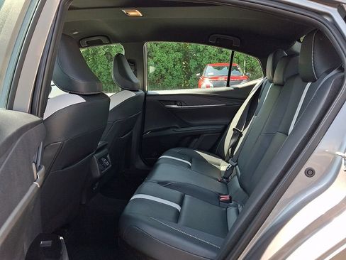 Used 2025 Toyota Camry SE FWD image 10