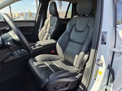 Used 2025 Volvo XC90 B5 Ultra AWD/4WD image 16