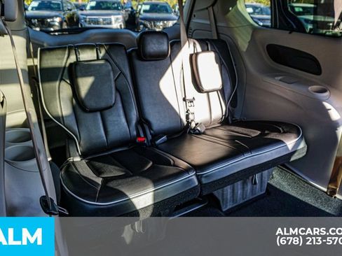 Used 2023 Chrysler Pacifica Limited image 23