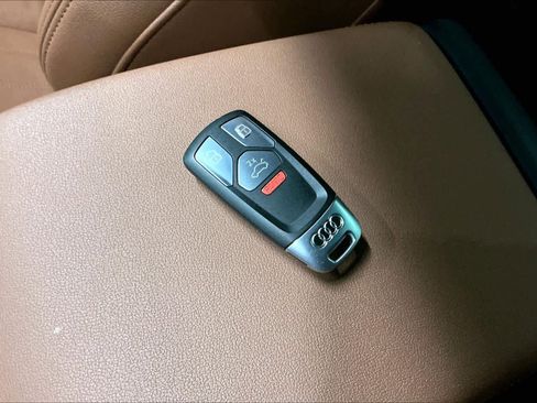 Used 2022 Audi Q5 e Premium Plus w/ Premium Plus Package image 13