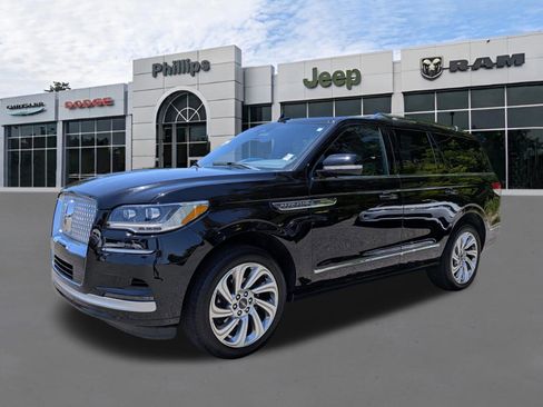 Used 2024 Lincoln Navigator Premiere AWD/4WD image 7