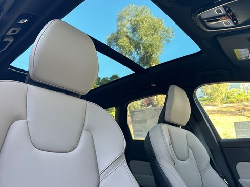 New 2026 Volvo XC60 B5 Plus w/ Climate Package AWD/4WD image 13