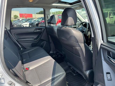 Used 2017 Subaru Forester 2.5i Limited AWD/4WD image 10