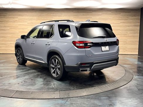 Used 2025 Honda Pilot Touring image 24