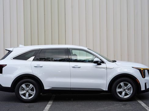 Used 2024 Kia Sorento LX FWD image 46
