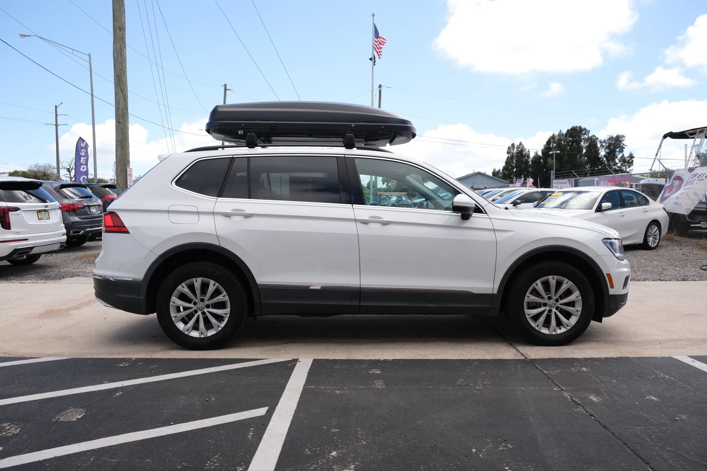 Used 2018 Volkswagen Tiguan SE w/ Panoramic Sunroof Package AWD/4WD image 4