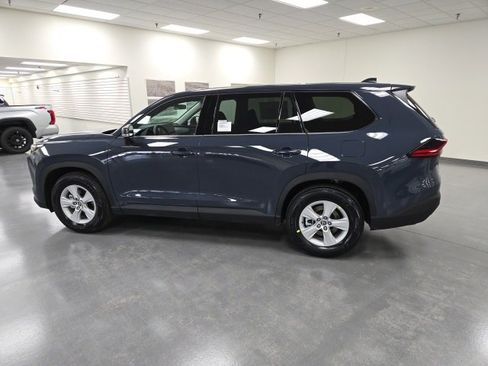 New 2026 Toyota Grand Highlander LE image 3