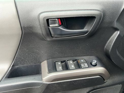 Used 2023 Toyota Tacoma SR5 AWD/4WD image 11
