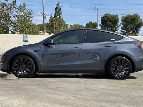 Used 2023 Tesla Model Y Performance AWD/4WD image 9