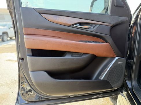 Used 2017 Cadillac Escalade Luxury image 14