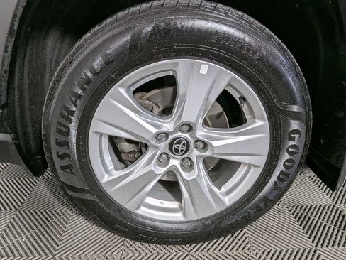 Used 2021 Toyota RAV4 XLE image 43