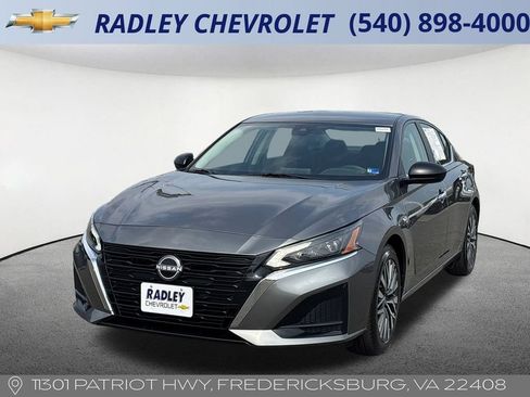 Used 2025 Nissan Altima 2.5 SV FWD image 1