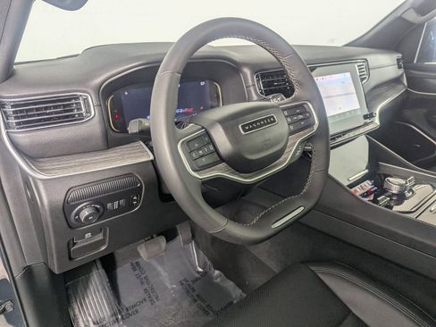 Certified 2024 Jeep Wagoneer L Series III w/ Flexible Seating Group image 13