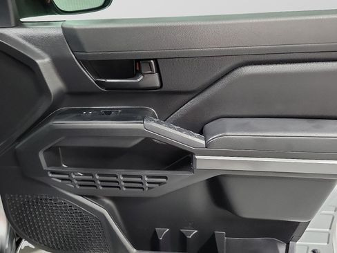 Certified 2024 Toyota Tacoma SR5 AWD/4WD image 15