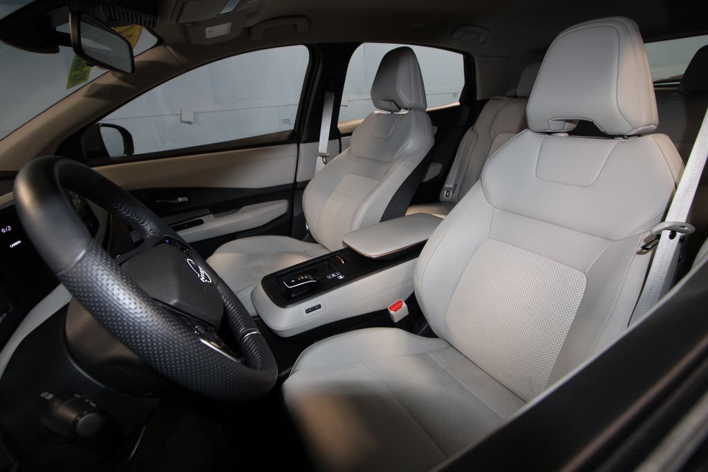 Used 2024 Nissan Ariya AWD image 4