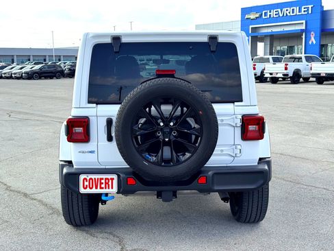 Used 2023 Jeep Wrangler Unlimited Sahara image 8