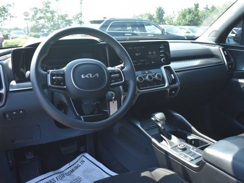Used 2023 Kia Sorento LX FWD image 18