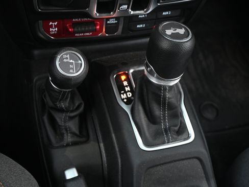 Used 2025 Jeep Wrangler Unlimited Sport AWD/4WD image 16