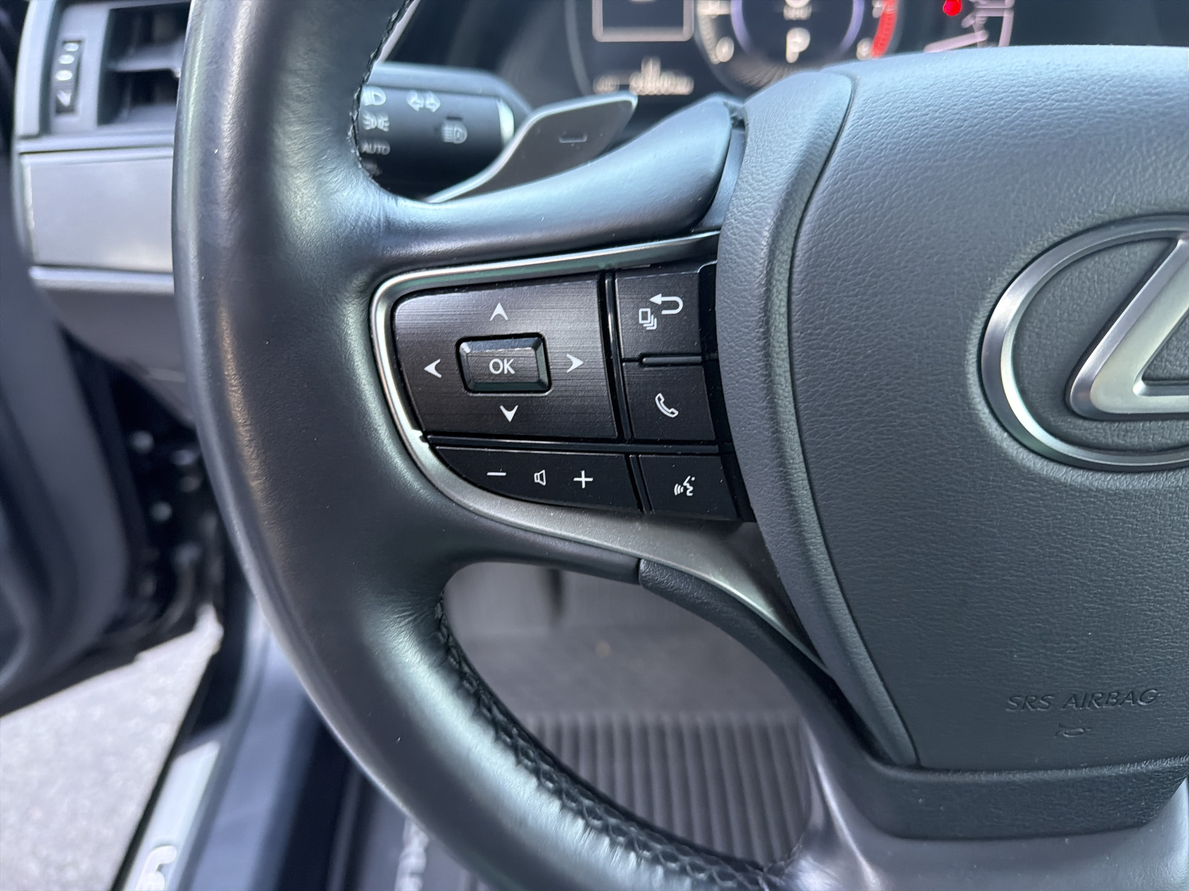 Used 2025 Lexus ES 350 w/ Premium Package FWD image 18