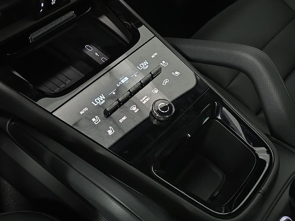 Certified 2026 Porsche Cayenne AWD/4WD image 20