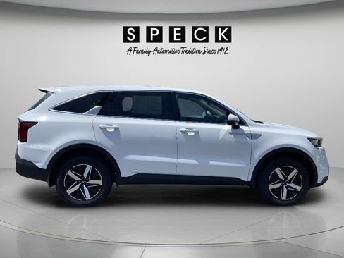 Used 2023 Kia Sorento LX AWD/4WD image 6