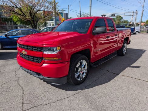 Used 2017 Chevrolet Silverado 1500 Custom w/ Custom Convenience Package RWD image 3