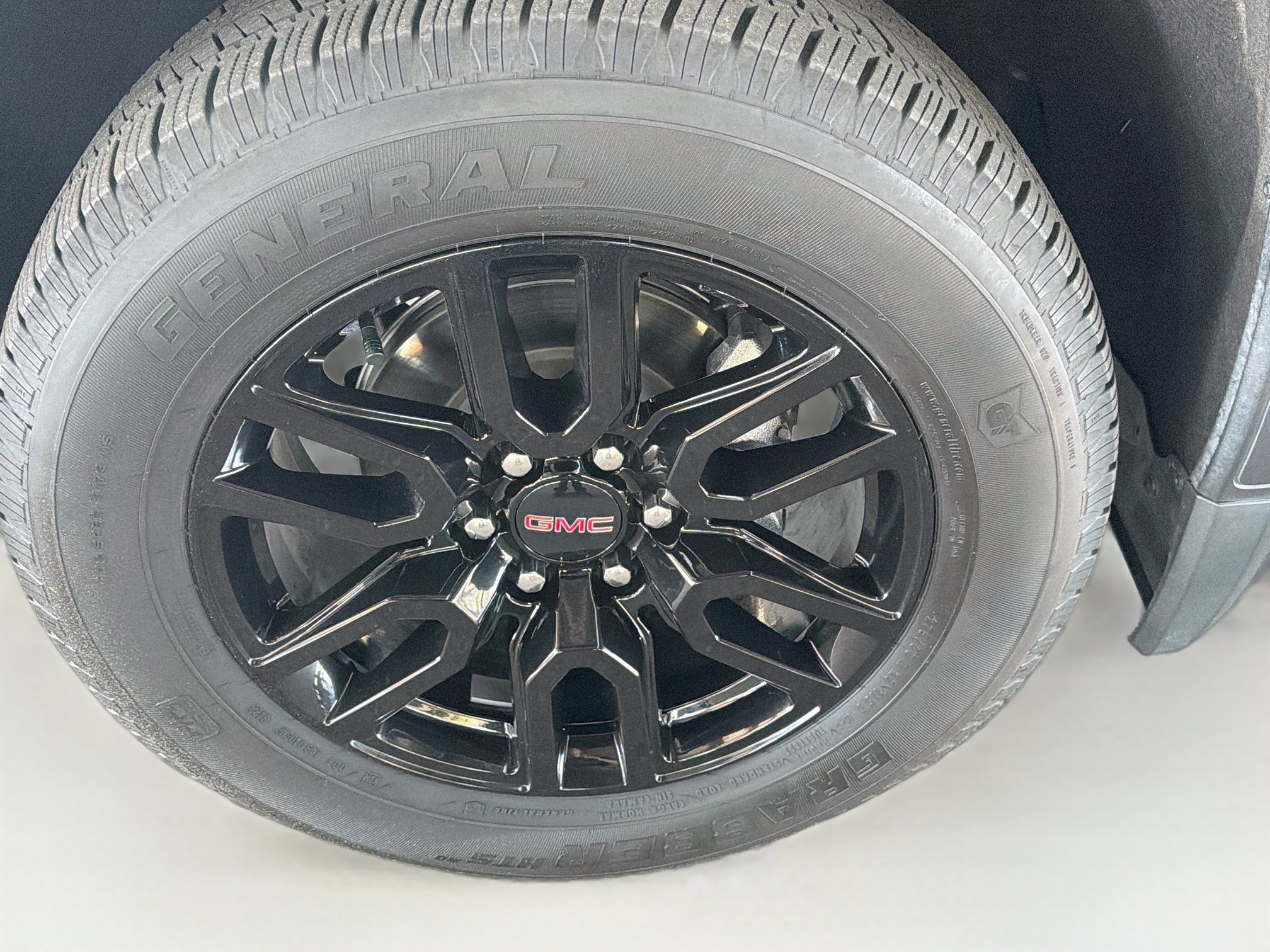 Used 2024 GMC Sierra 1500 Elevation w/ Elevation Premium Package AWD/4WD image 11