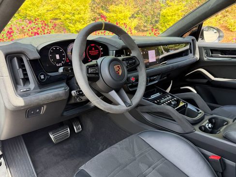 Used 2024 Porsche Cayenne Turbo GT image 15