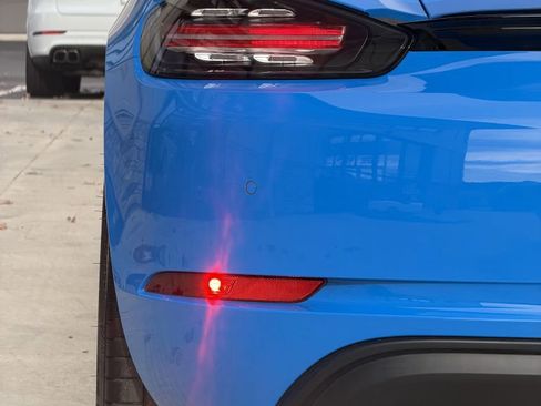 Used 2025 Porsche 718 Cayman w/ Sport Chrono Package image 14