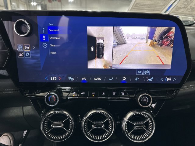 Used 2024 Chevrolet Blazer EV LT AWD/4WD image 29