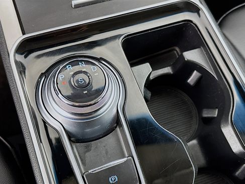 Used 2020 Ford Edge SEL image 19