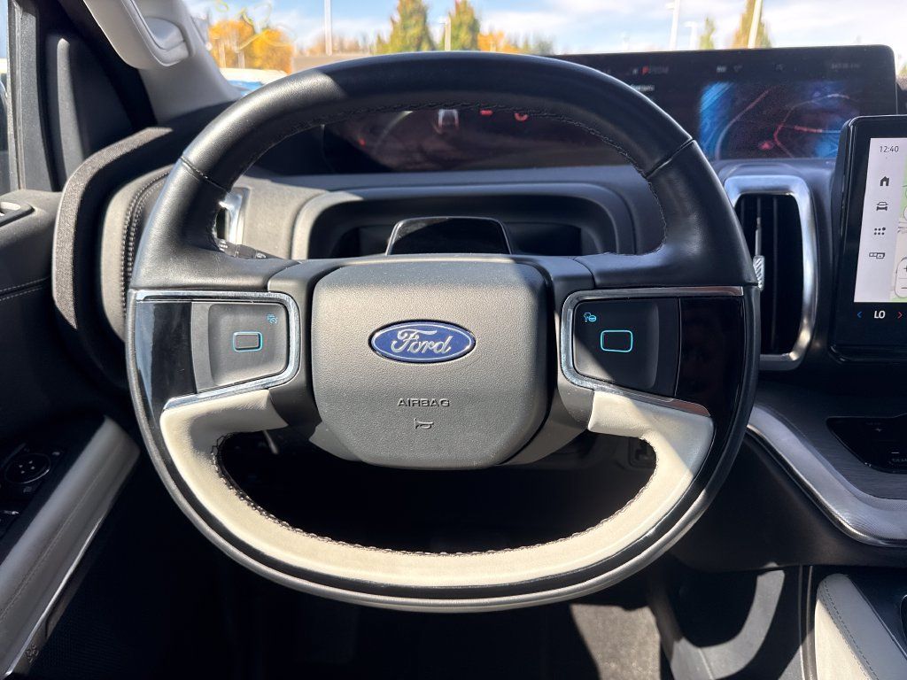 Used 2025 Ford Expedition Platinum AWD/4WD image 21