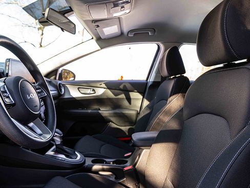 Certified 2023 Kia Forte LXS w/ LXS Technology Package image 8