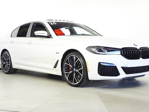 Used 2023 BMW 530e 530e iPerformance w/ M Sport Package image 4