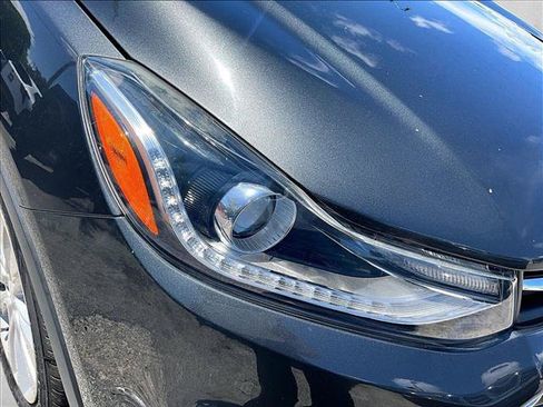 Used 2019 Chevrolet Trax Premier FWD image 30