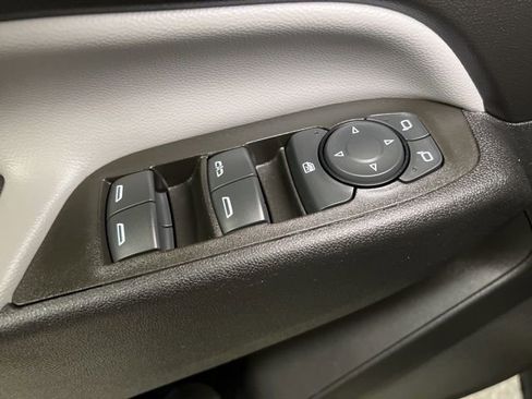 Used 2023 Chevrolet Equinox LS image 43